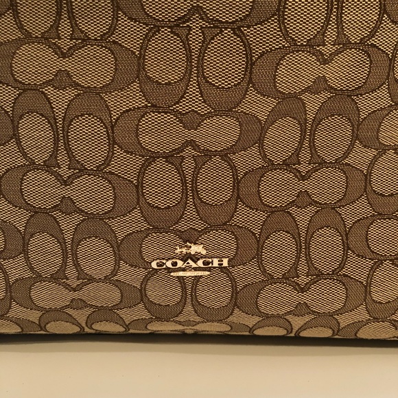 Coach classic shoulder bag with dust cover - Picture 2 of 5